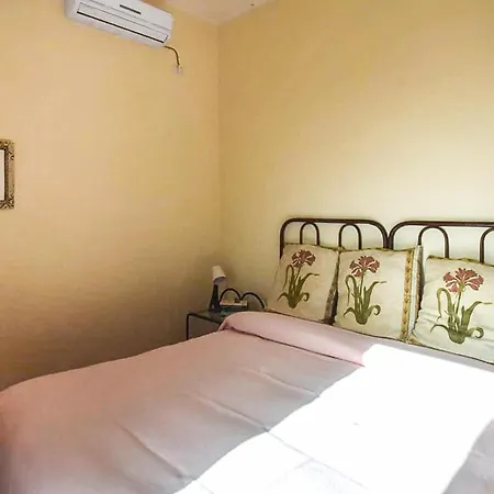 4 Bedroom Cozy In Lungro