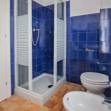 4 Bedroom Cozy In Lungro